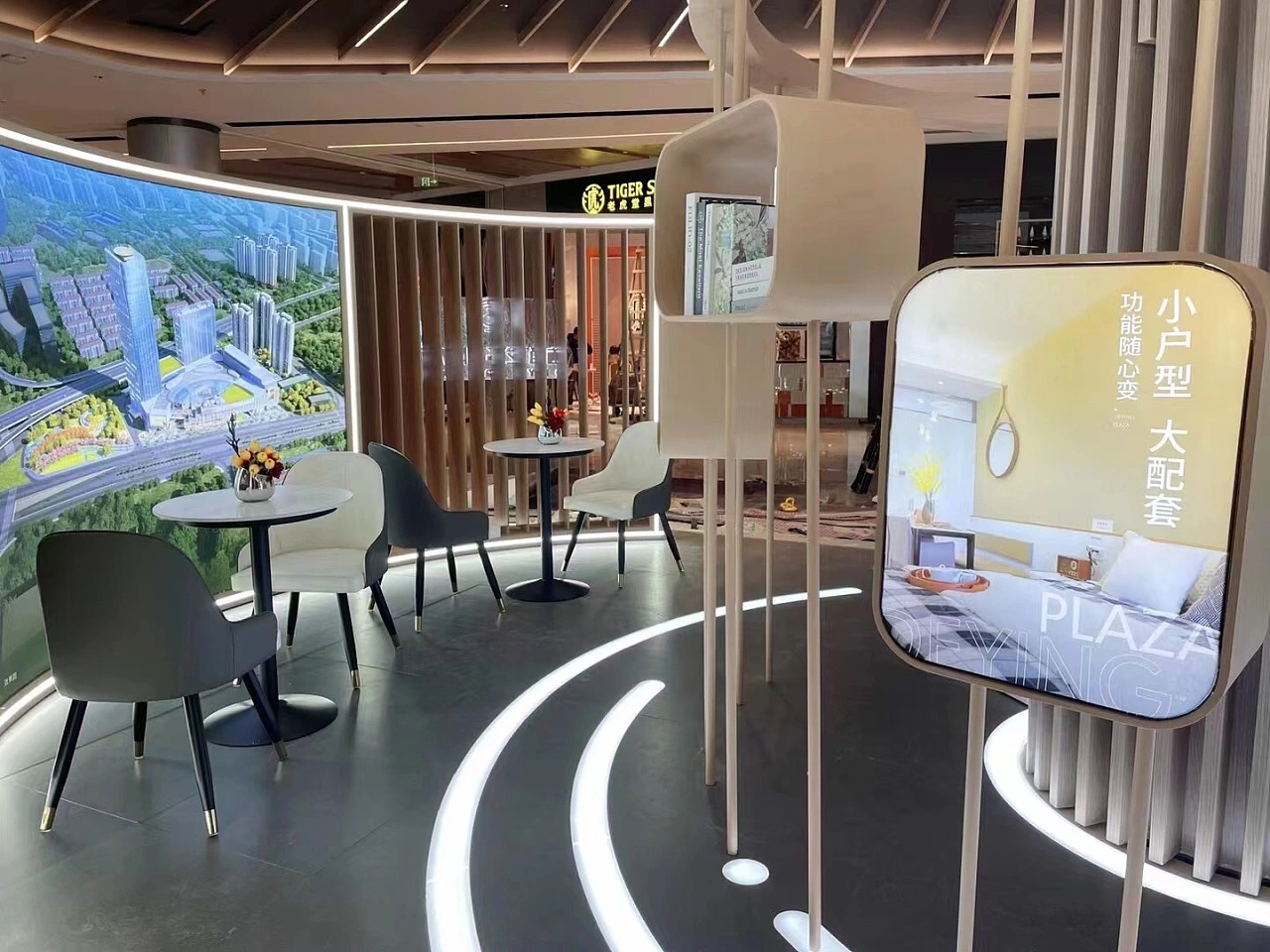 商場一樓德盈房地產(chǎn)展臺設(shè)計搭建及現(xiàn)場展示案例分析