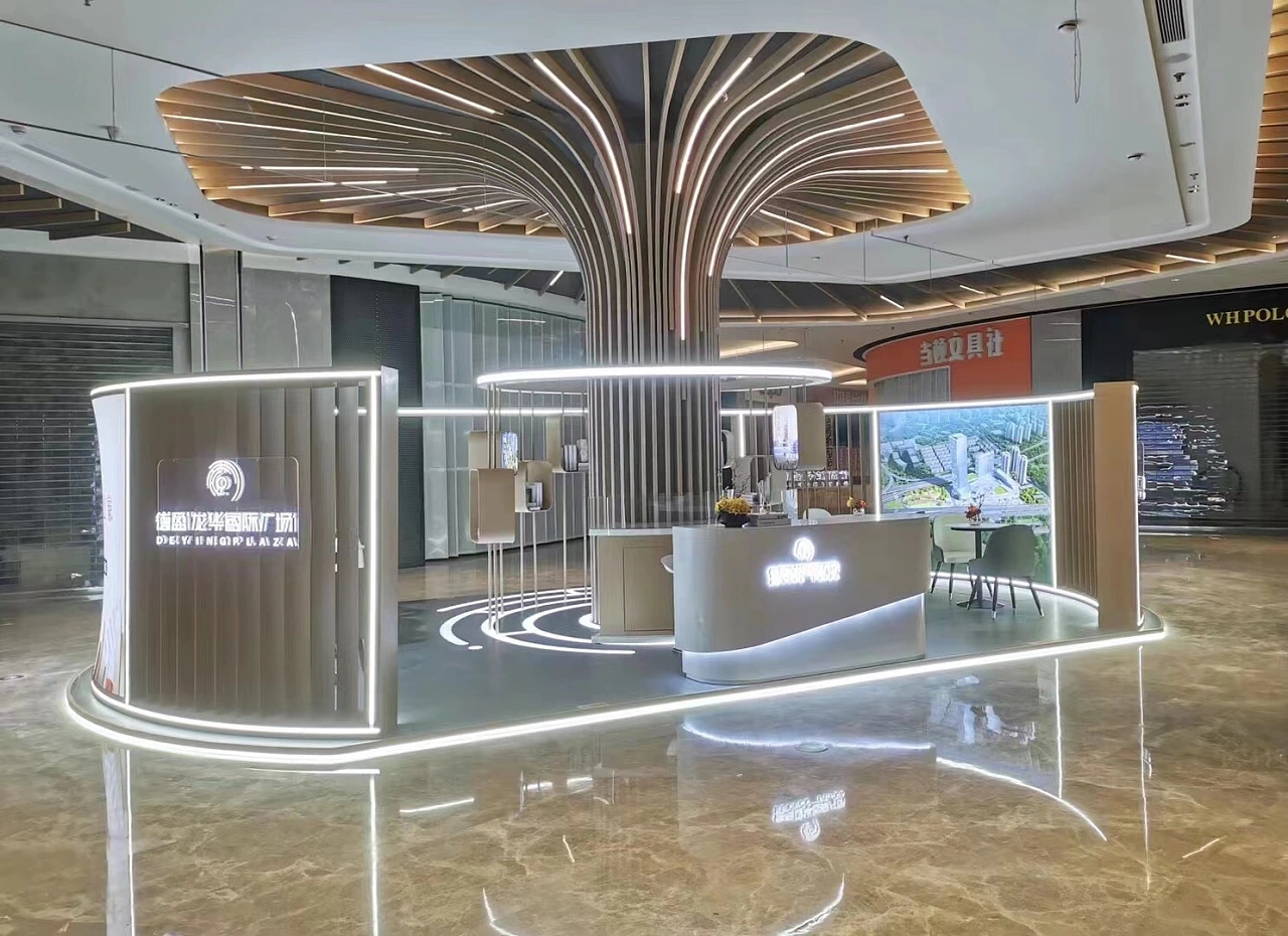 商場一樓德盈房地產(chǎn)展臺設(shè)計搭建及現(xiàn)場展示案例分析